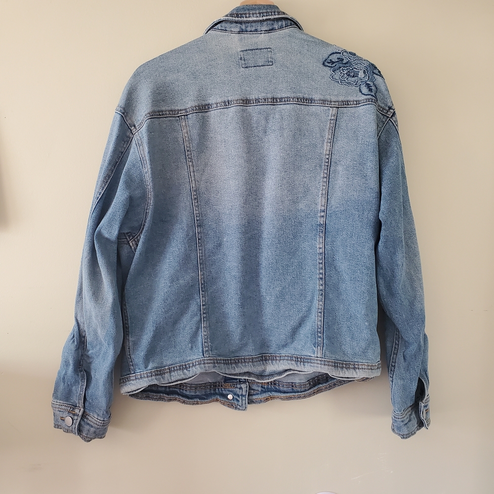 Universal Thread Light Blue Embroidered Denim Jacket - Picture 4 of 7